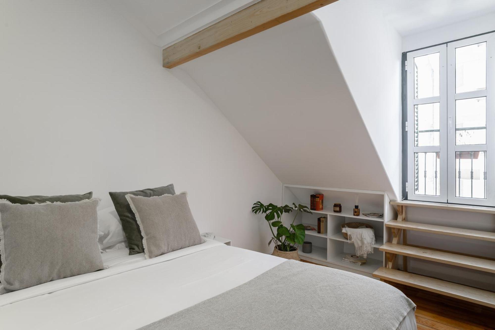 Charming Apartment- Authentic Experience In Graca Lisbon Exterior photo