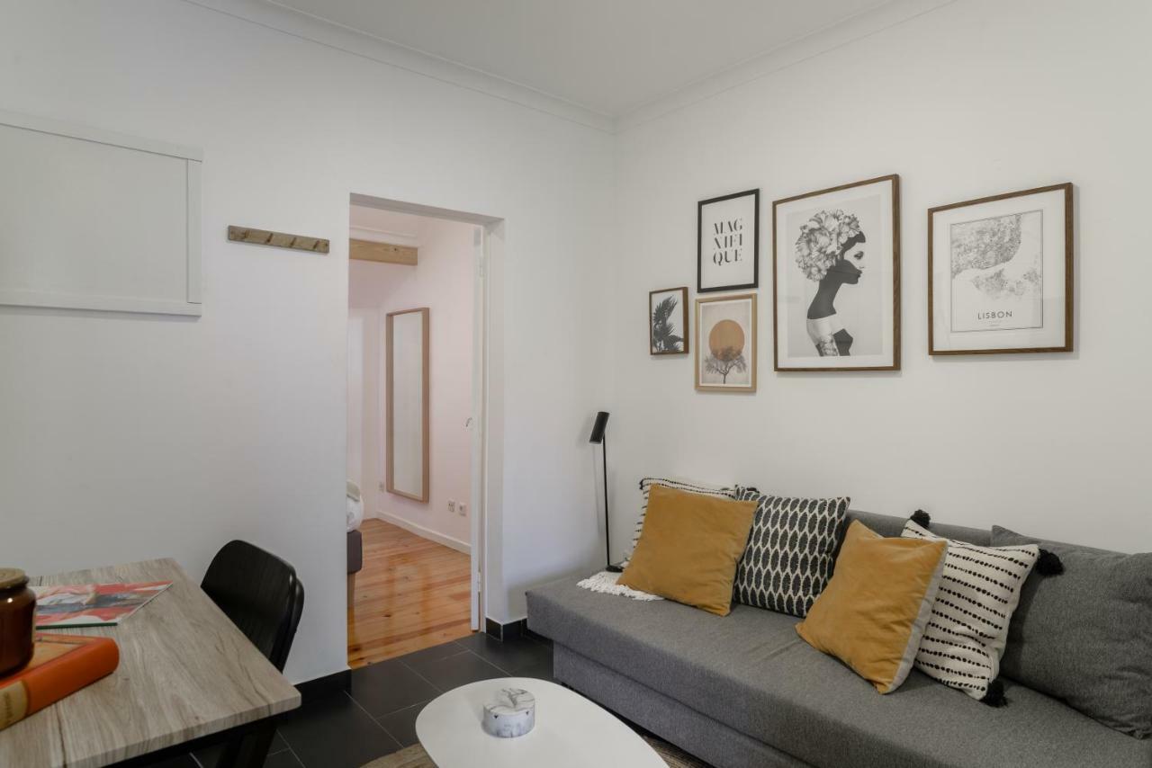 Charming Apartment- Authentic Experience In Graca Lisbon Exterior photo