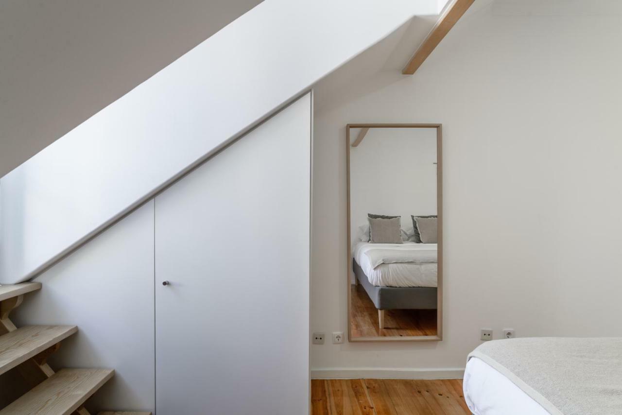 Charming Apartment- Authentic Experience In Graca Lisbon Exterior photo
