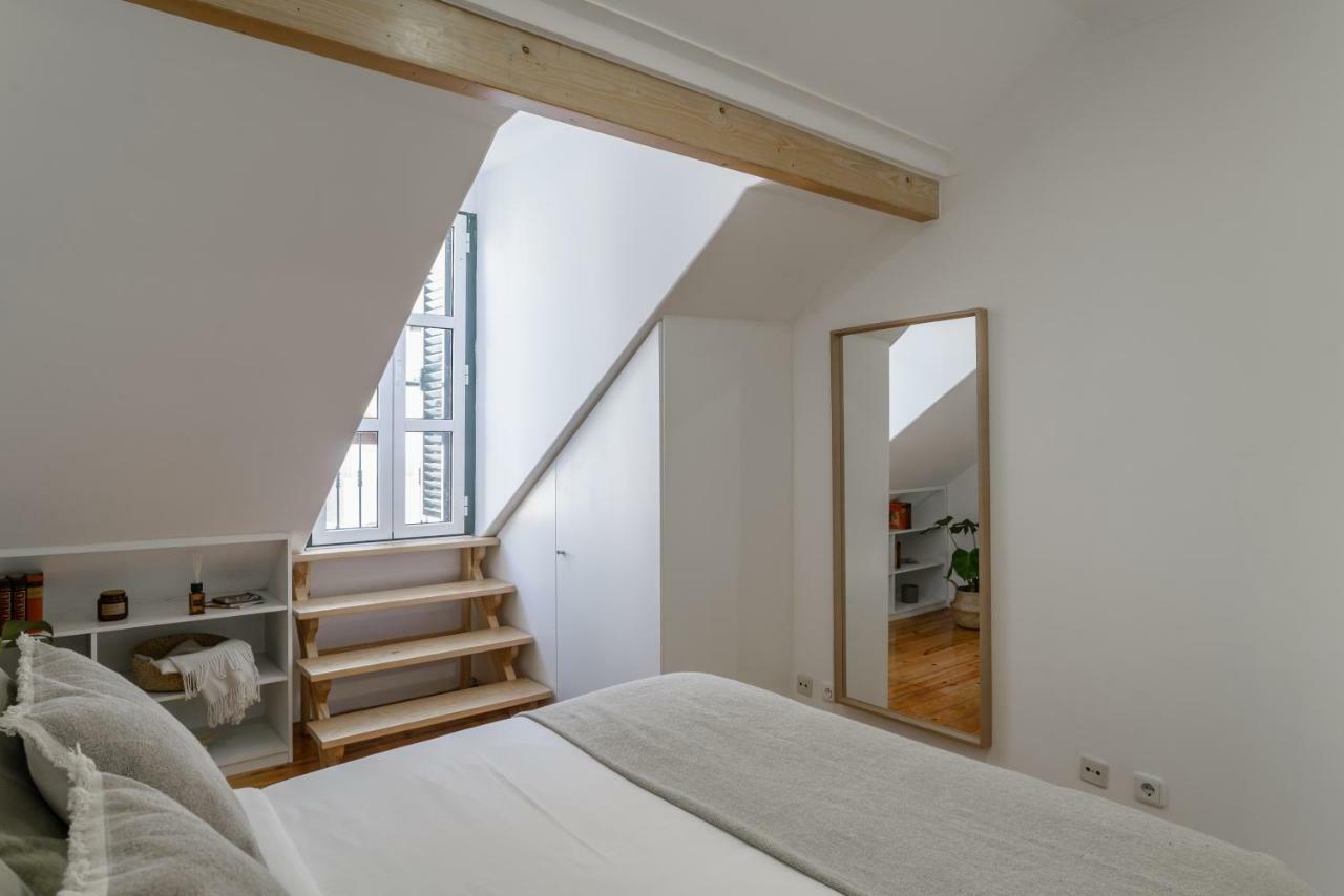 Charming Apartment- Authentic Experience In Graca Lisbon Exterior photo