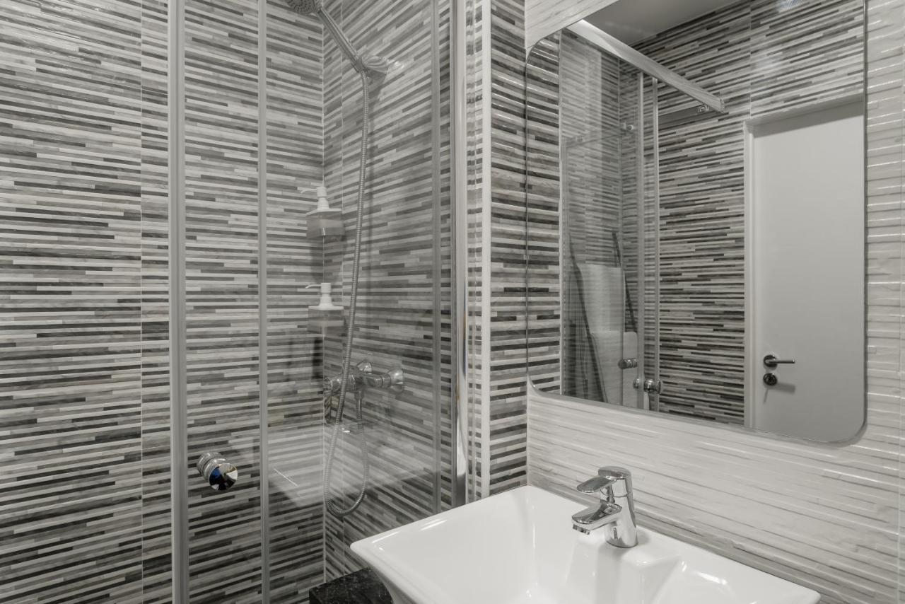 Charming Apartment- Authentic Experience In Graca Lisbon Exterior photo